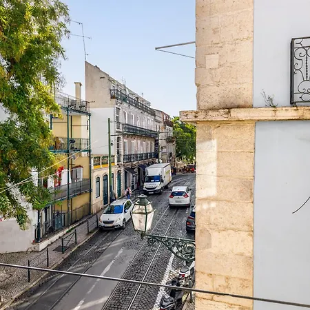 Typical Alfama-center *