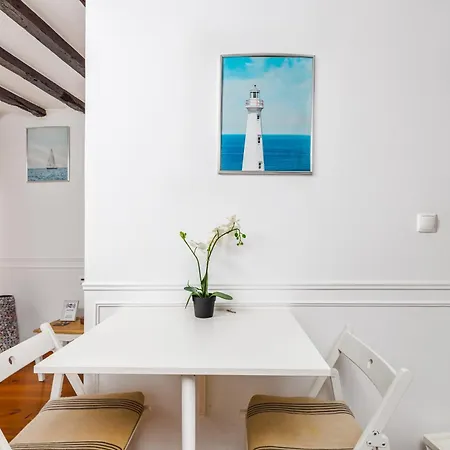 Typical Alfama-center